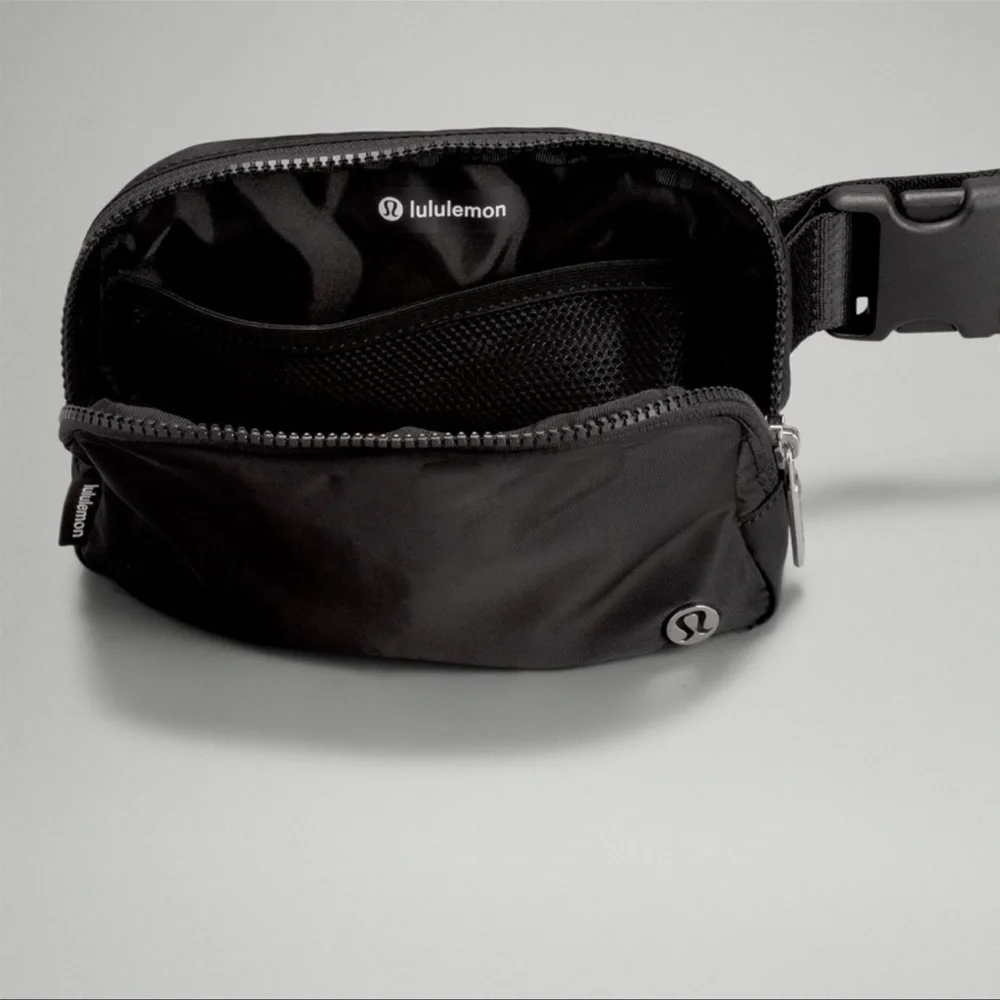 NWT Lululemon Everywhere Belt Bag *Wordmark - Picture 7 of 10
